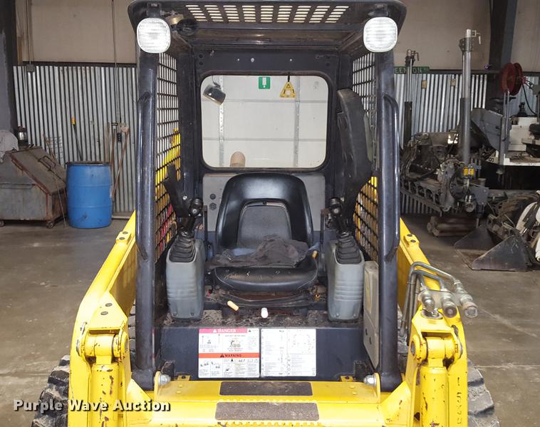 image for item DF3545 2004 Komatsu SK714 skid steer