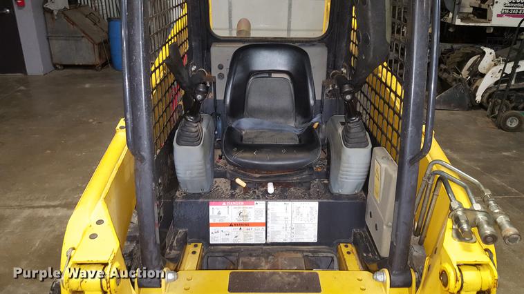 image for item DF3545 2004 Komatsu SK714 skid steer