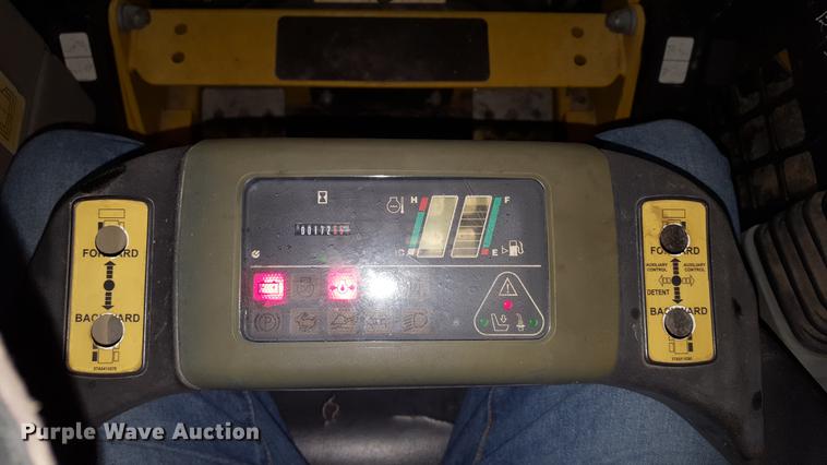 image for item DF3545 2004 Komatsu SK714 skid steer