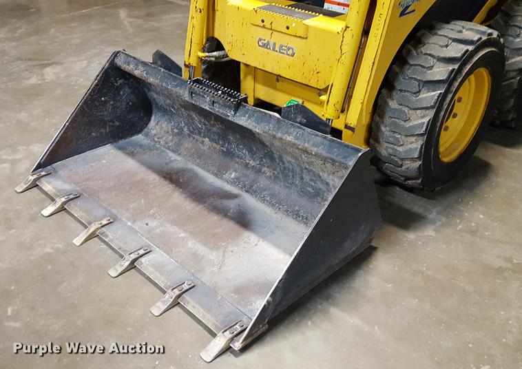 image for item DF3545 2004 Komatsu SK714 skid steer