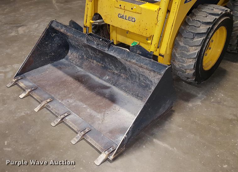 image for item DF3545 2004 Komatsu SK714 skid steer