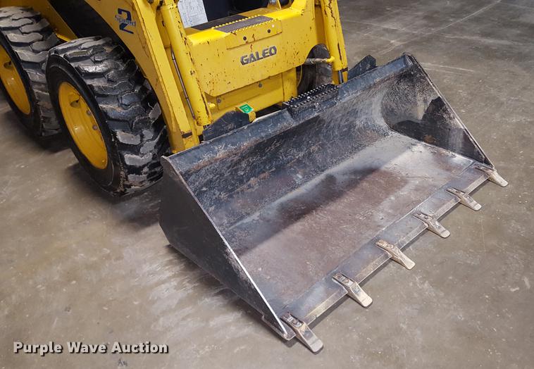 image for item DF3545 2004 Komatsu SK714 skid steer