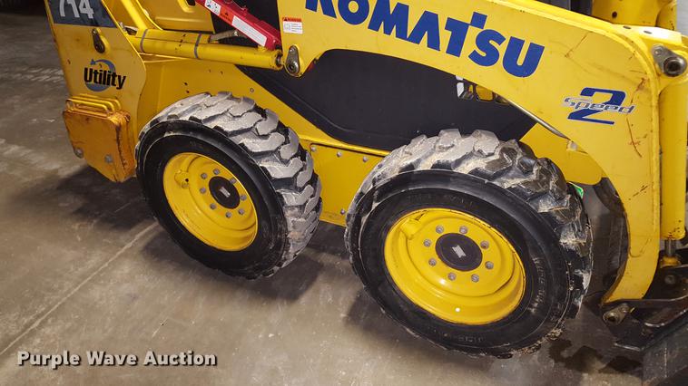 image for item DF3545 2004 Komatsu SK714 skid steer