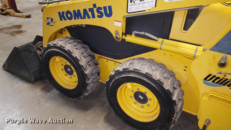image for item DF3545 2004 Komatsu SK714 skid steer