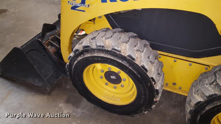 image for item DF3545 2004 Komatsu SK714 skid steer