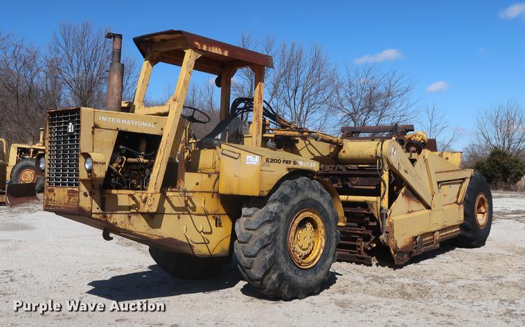 image for item DF3549 1974 International E200 Pay Scraper conventional scraper