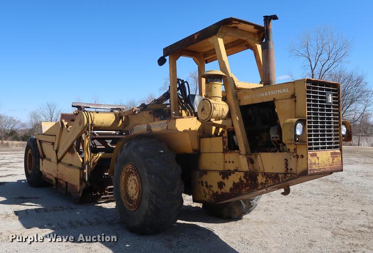 image for item DF3549 1974 International E200 Pay Scraper conventional scraper