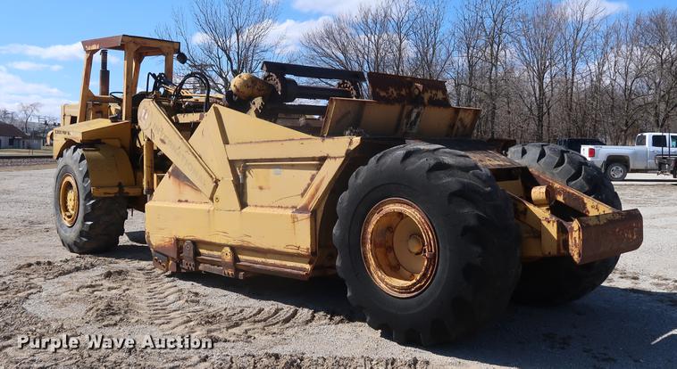 image for item DF3549 1974 International E200 Pay Scraper conventional scraper