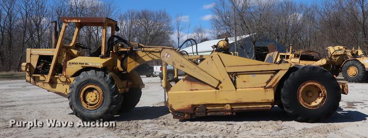 image for item DF3549 1974 International E200 Pay Scraper conventional scraper