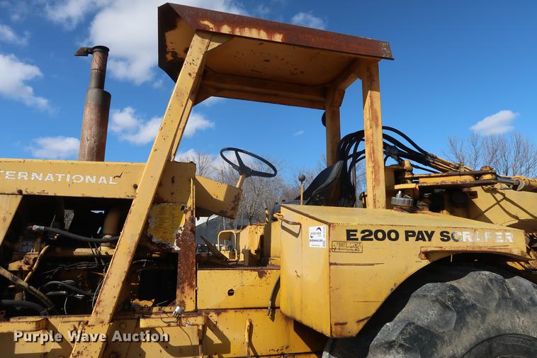 image for item DF3549 1974 International E200 Pay Scraper conventional scraper
