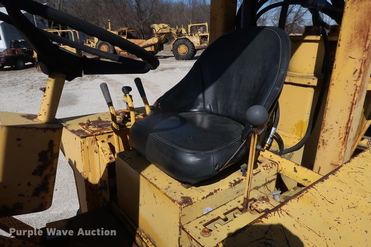 image for item DF3549 1974 International E200 Pay Scraper conventional scraper