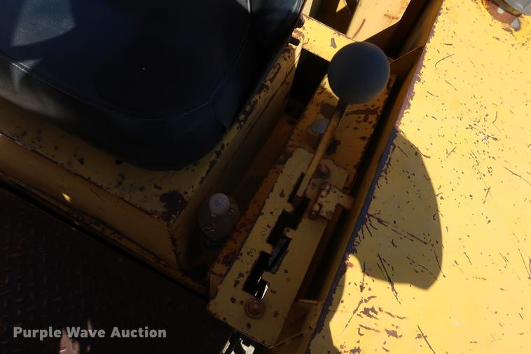 image for item DF3549 1974 International E200 Pay Scraper conventional scraper