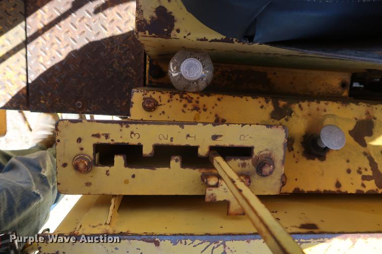 image for item DF3549 1974 International E200 Pay Scraper conventional scraper