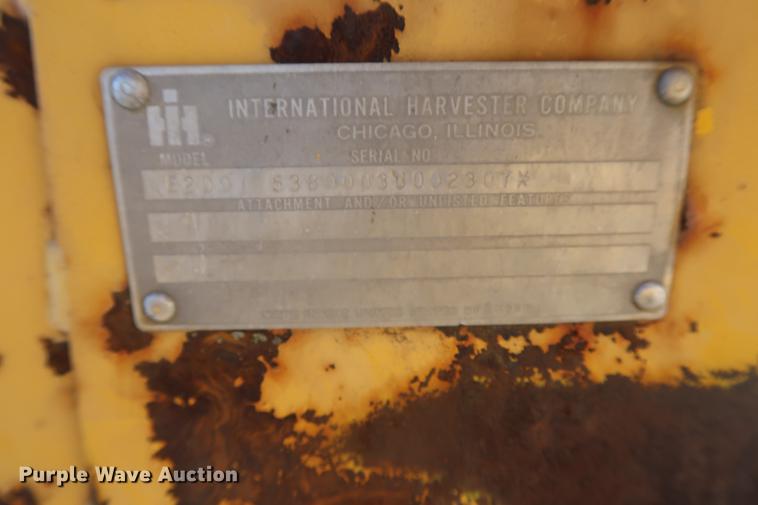 image for item DF3549 1974 International E200 Pay Scraper conventional scraper