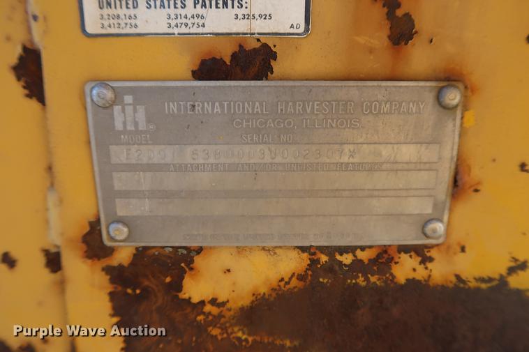 image for item DF3549 1974 International E200 Pay Scraper conventional scraper