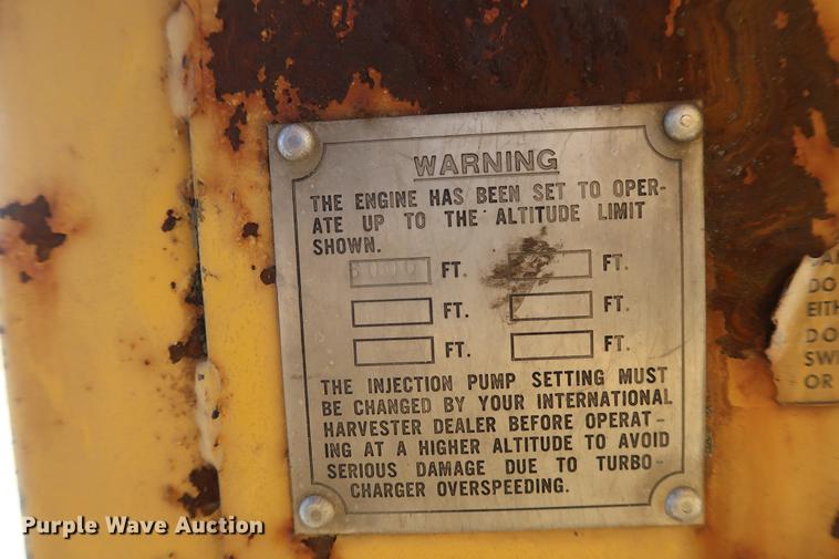 image for item DF3549 1974 International E200 Pay Scraper conventional scraper