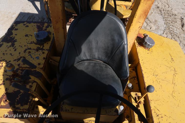 image for item DF3549 1974 International E200 Pay Scraper conventional scraper