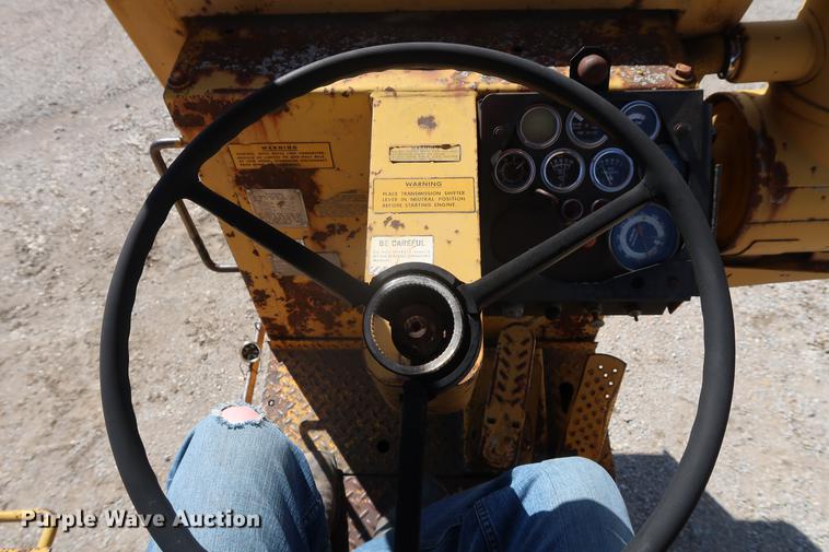 image for item DF3549 1974 International E200 Pay Scraper conventional scraper