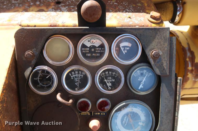 image for item DF3549 1974 International E200 Pay Scraper conventional scraper