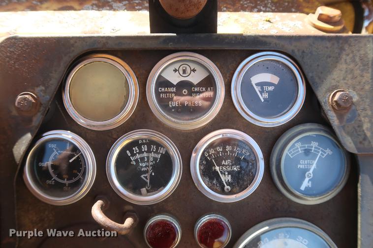 image for item DF3549 1974 International E200 Pay Scraper conventional scraper