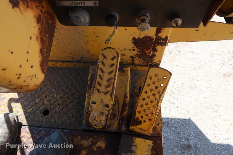 image for item DF3549 1974 International E200 Pay Scraper conventional scraper