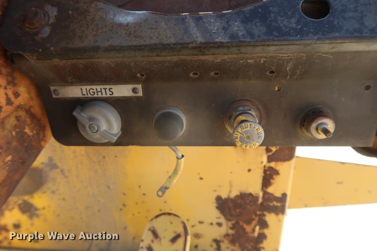 image for item DF3549 1974 International E200 Pay Scraper conventional scraper