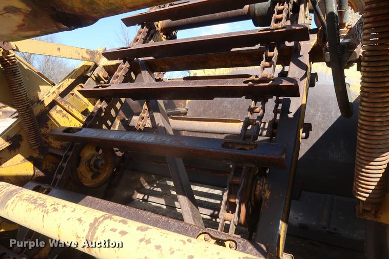 image for item DF3549 1974 International E200 Pay Scraper conventional scraper