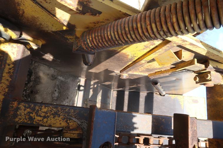 image for item DF3549 1974 International E200 Pay Scraper conventional scraper