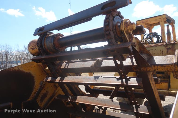 image for item DF3549 1974 International E200 Pay Scraper conventional scraper