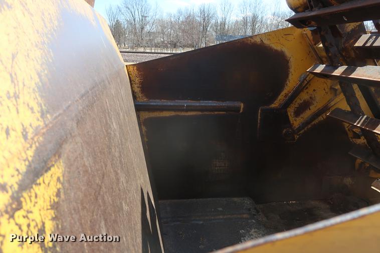 image for item DF3549 1974 International E200 Pay Scraper conventional scraper