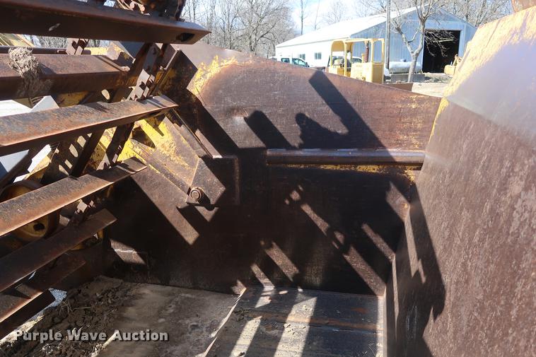 image for item DF3549 1974 International E200 Pay Scraper conventional scraper