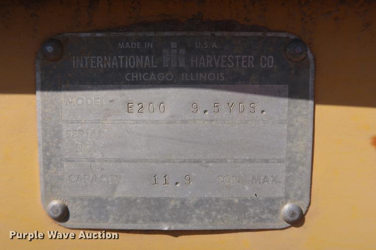 image for item DF3549 1974 International E200 Pay Scraper conventional scraper