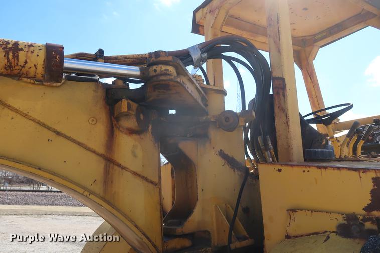 image for item DF3549 1974 International E200 Pay Scraper conventional scraper