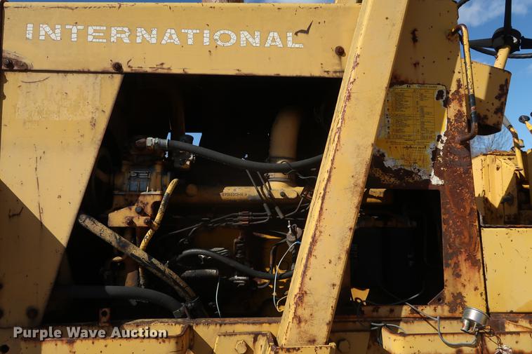 image for item DF3549 1974 International E200 Pay Scraper conventional scraper