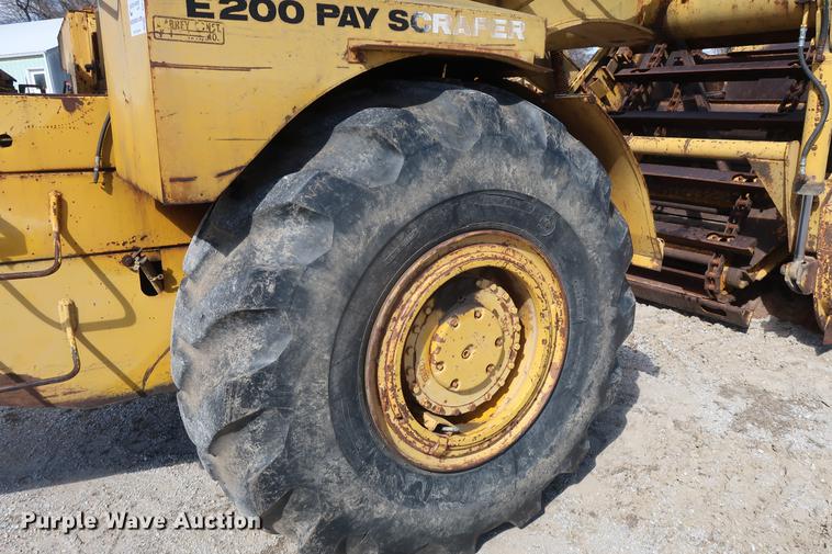 image for item DF3549 1974 International E200 Pay Scraper conventional scraper