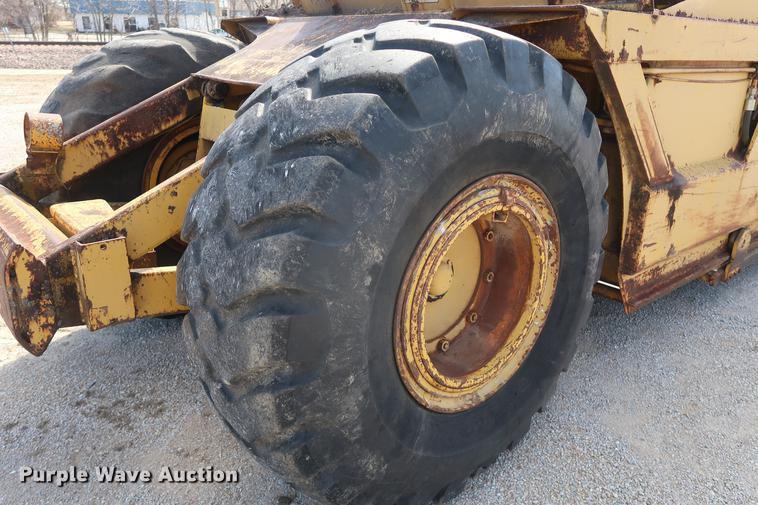 image for item DF3549 1974 International E200 Pay Scraper conventional scraper