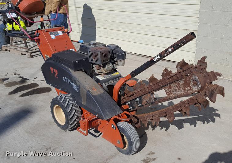 image for item DF3553 2007 Ditch Witch 1330 trencher