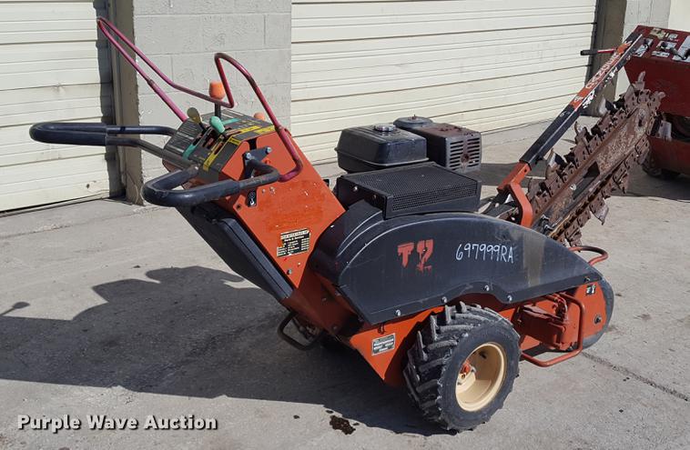 image for item DF3553 2007 Ditch Witch 1330 trencher
