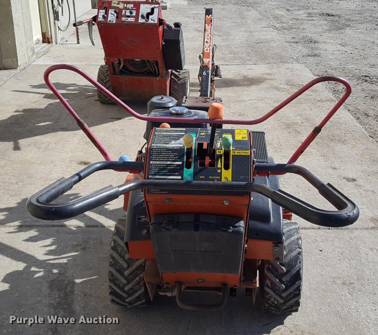 image for item DF3553 2007 Ditch Witch 1330 trencher