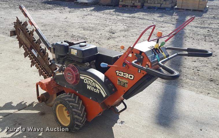 image for item DF3553 2007 Ditch Witch 1330 trencher