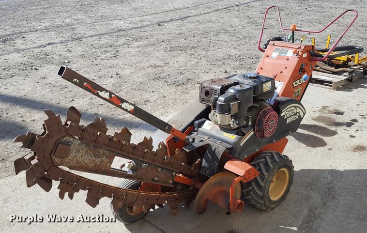 image for item DF3553 2007 Ditch Witch 1330 trencher