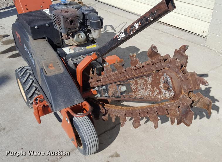 image for item DF3553 2007 Ditch Witch 1330 trencher