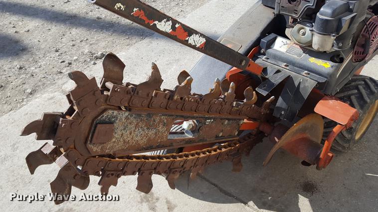 image for item DF3553 2007 Ditch Witch 1330 trencher