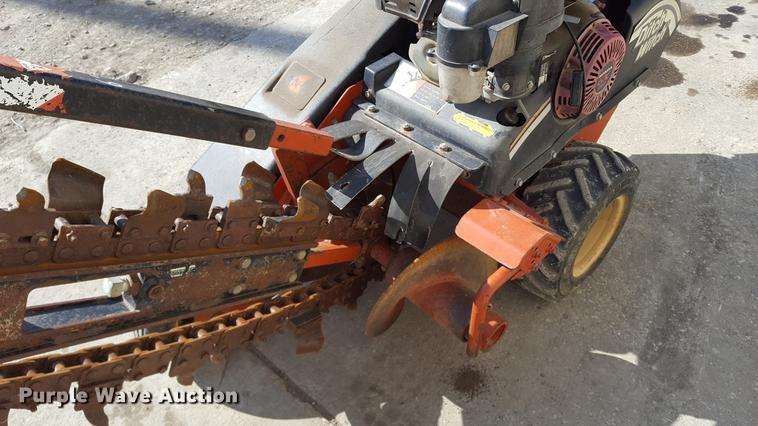image for item DF3553 2007 Ditch Witch 1330 trencher