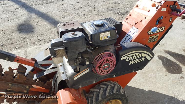 image for item DF3553 2007 Ditch Witch 1330 trencher
