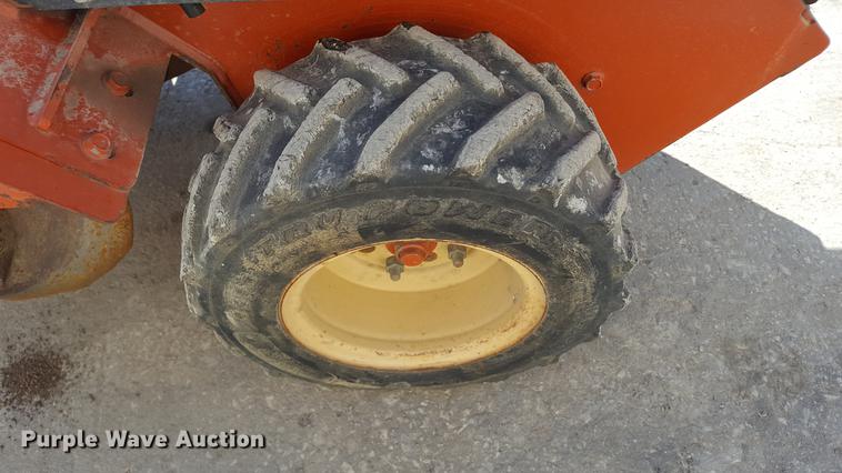 image for item DF3553 2007 Ditch Witch 1330 trencher