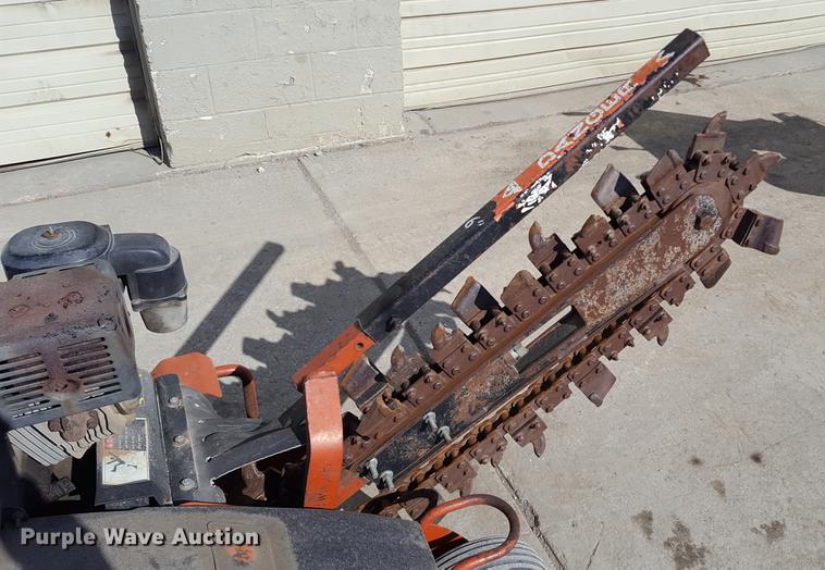 image for item DF3553 2007 Ditch Witch 1330 trencher