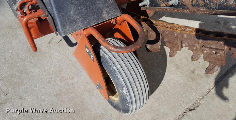 image for item DF3553 2007 Ditch Witch 1330 trencher