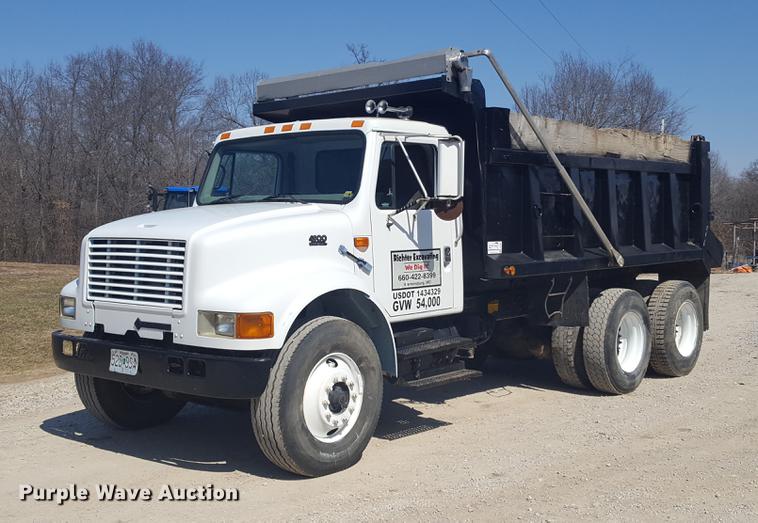 image for item DF3567 1999 International 4900 dump truck