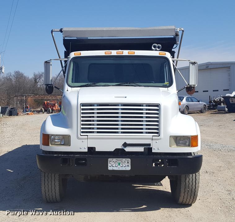 image for item DF3567 1999 International 4900 dump truck